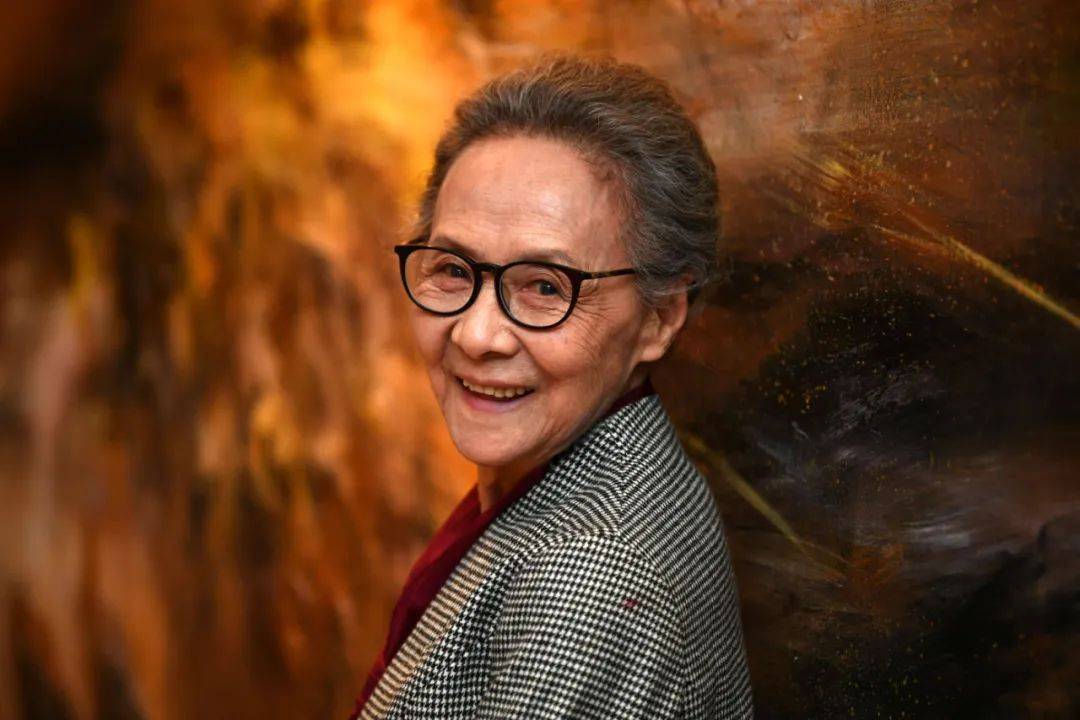 85岁老戏骨吴彦姝引热议:她的优雅,让我觉得她脸上的皱纹都很美_姚敏