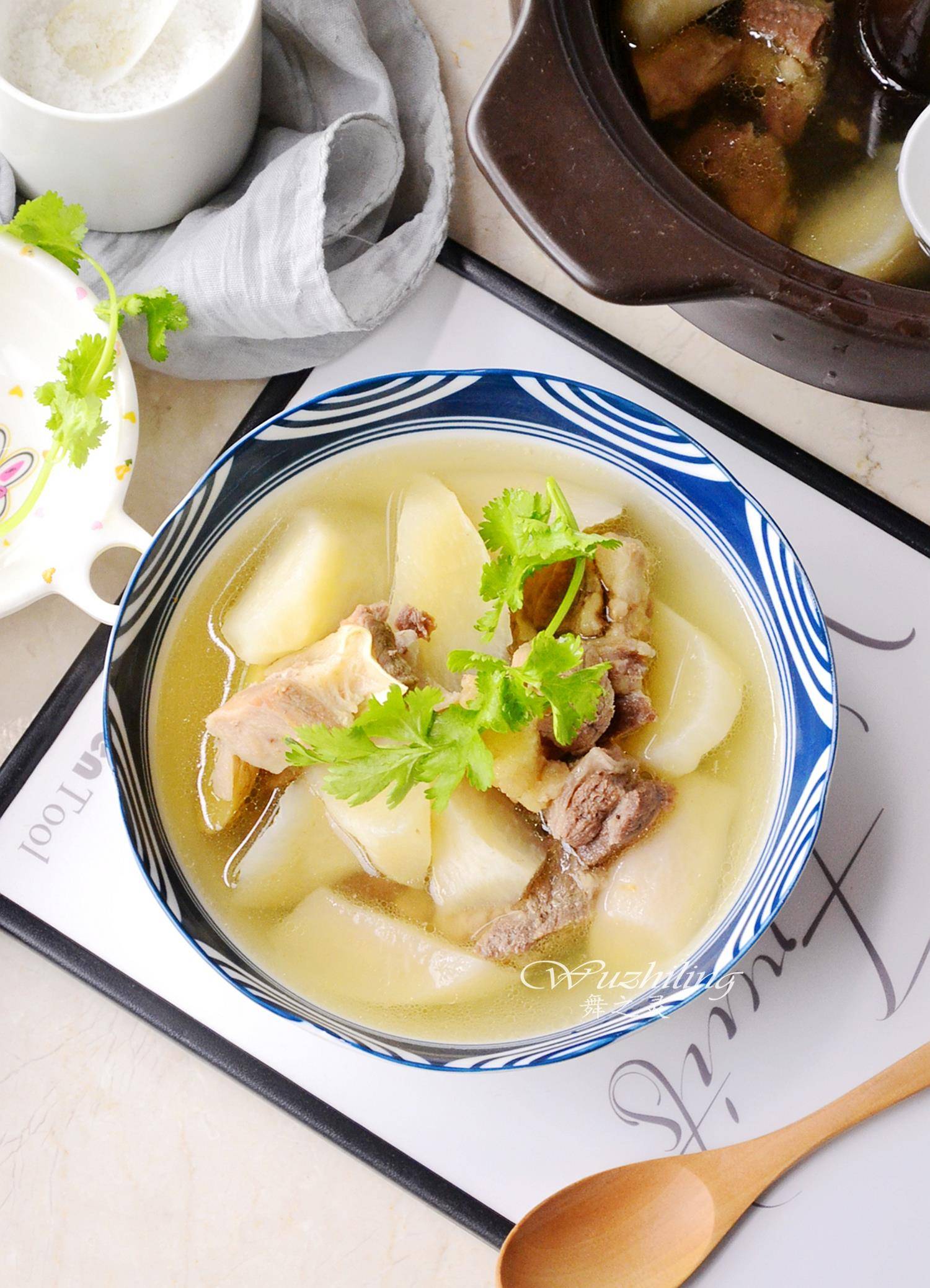 因为今天我是用 苏泊尔本鲜蒸汽电炖锅,类似云南汽锅鸡的原理