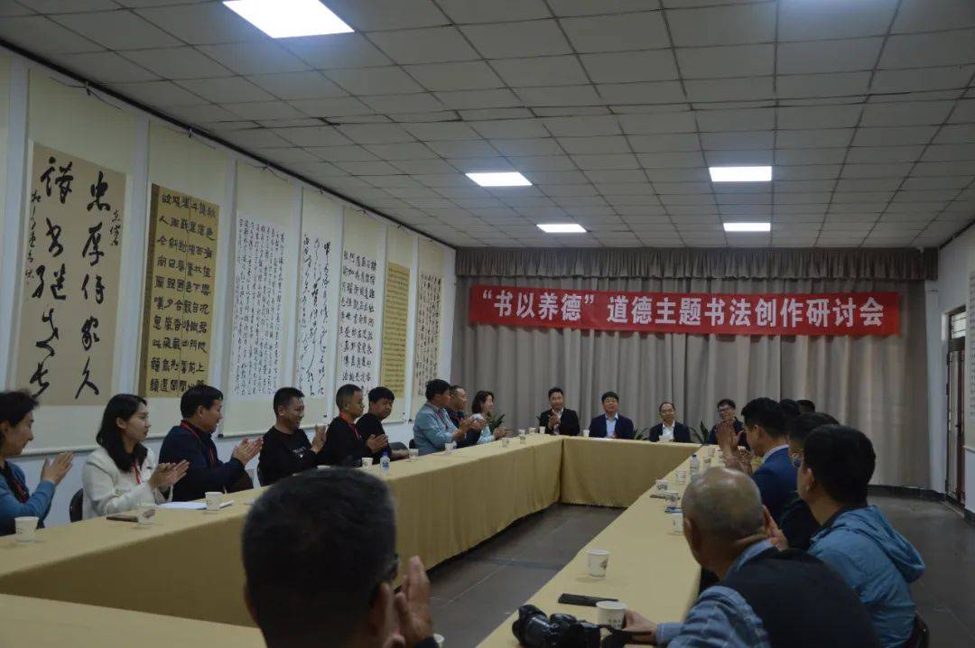 1963年生,河南省辉县市人,中国书法家协会会员,河南省书法家协会第六