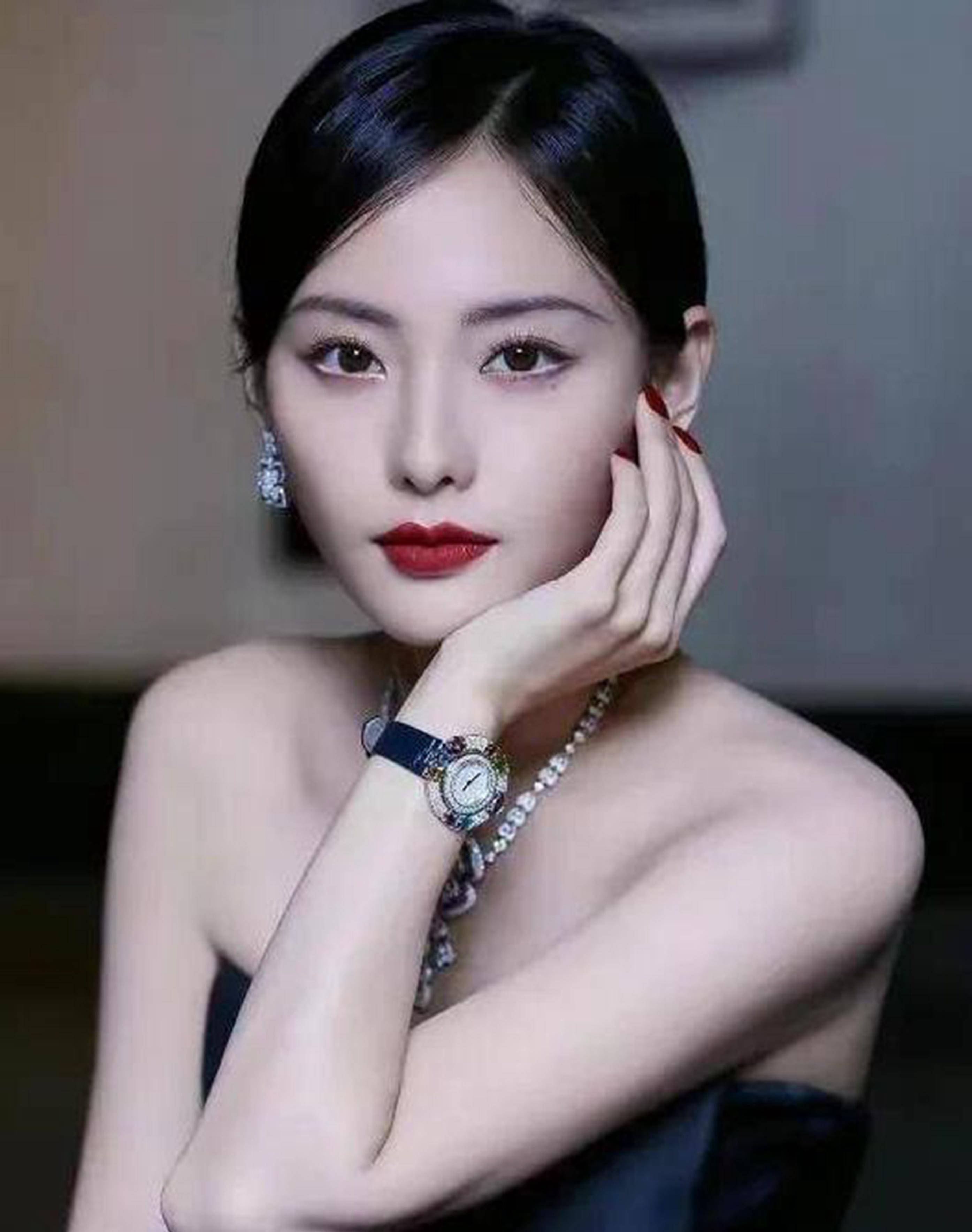 张嘉倪仙气飘飘,隐忍前行,努力打磨演技,《人生之路》表现不俗_表演