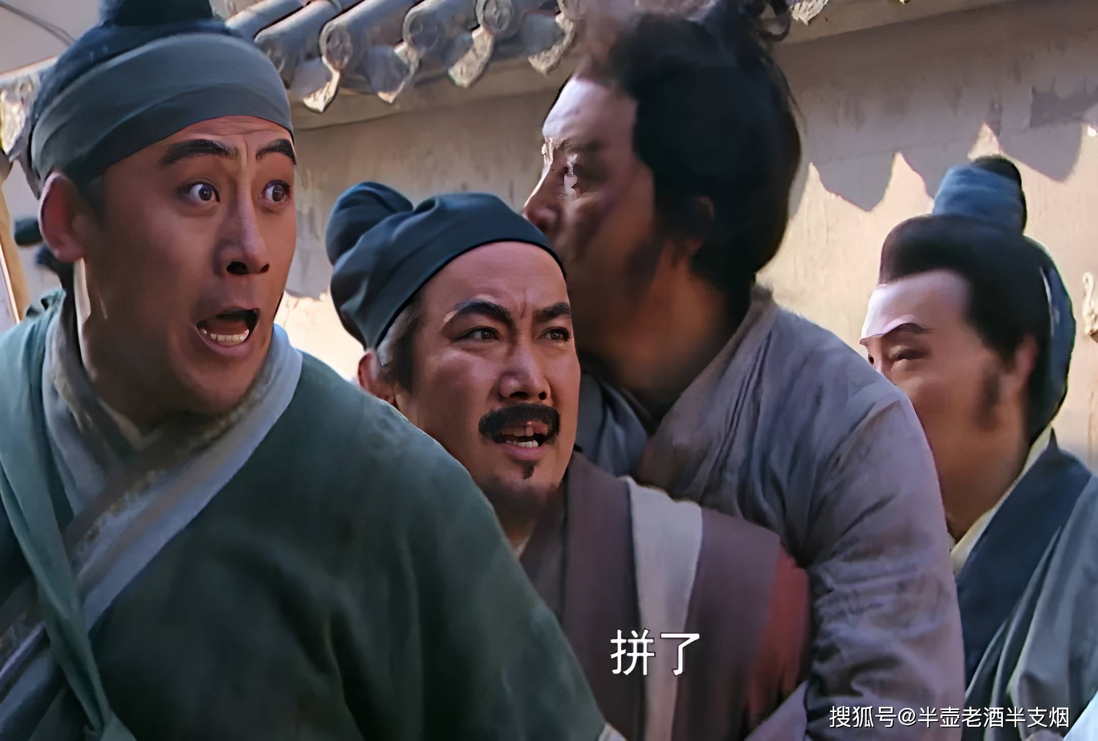 后来拼命三郎只身劫法场,卢俊义的表现也让人哭笑不得:"石秀一只手拖