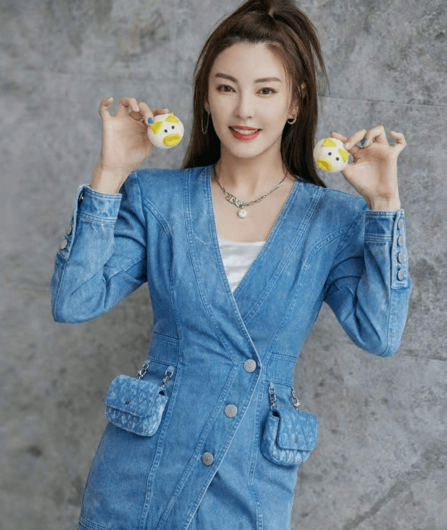 张雨绮李柄熹秀恩爱,情侣一起录制恋爱综艺,这回真的高调起来了_感情