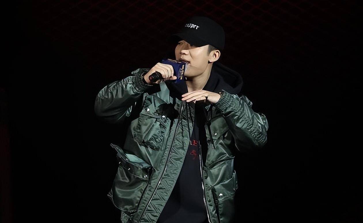 pgone靠卖u盘专辑轻松赚到175万,并在个人账号高调