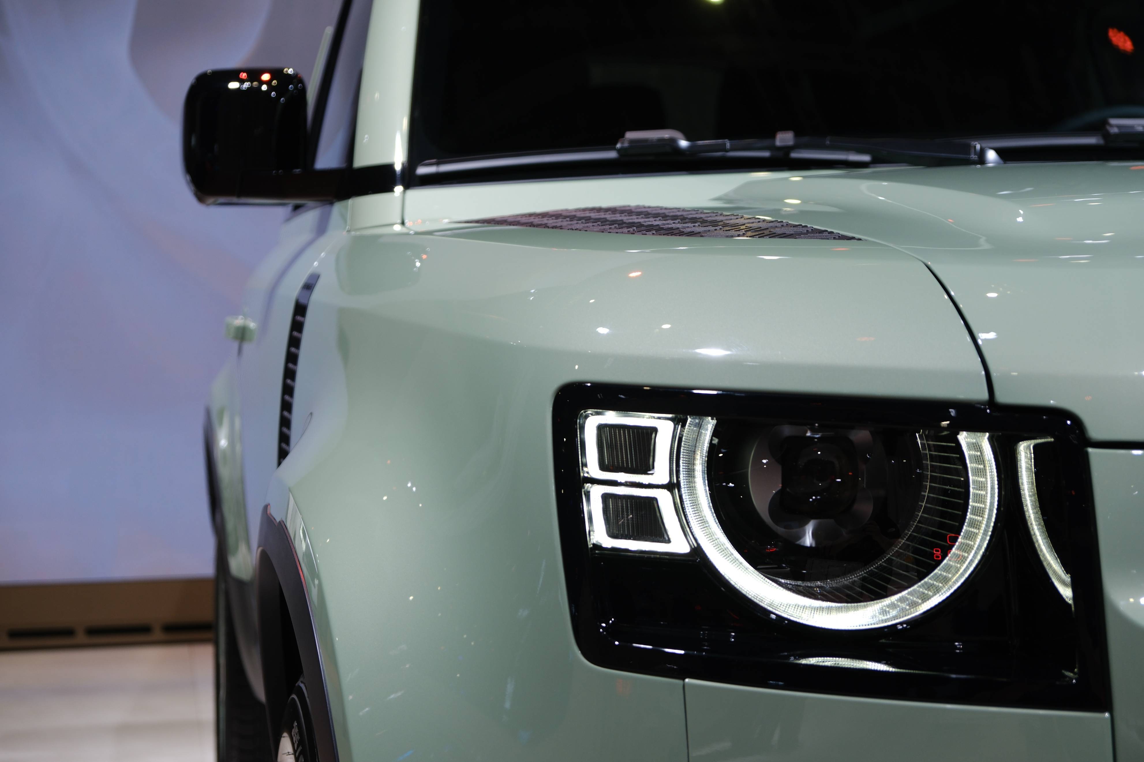 路虎卫士75周年传奇版,致敬路虎series i,格拉斯米尔绿车漆亮眼_搜狐