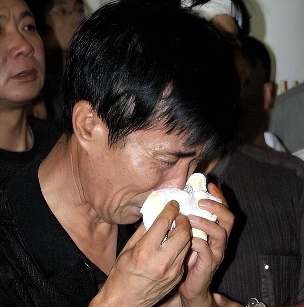 去世18年后,何庆魁回老婆身边,女儿的坚持让人泪目_剧本_张艳茹_小品