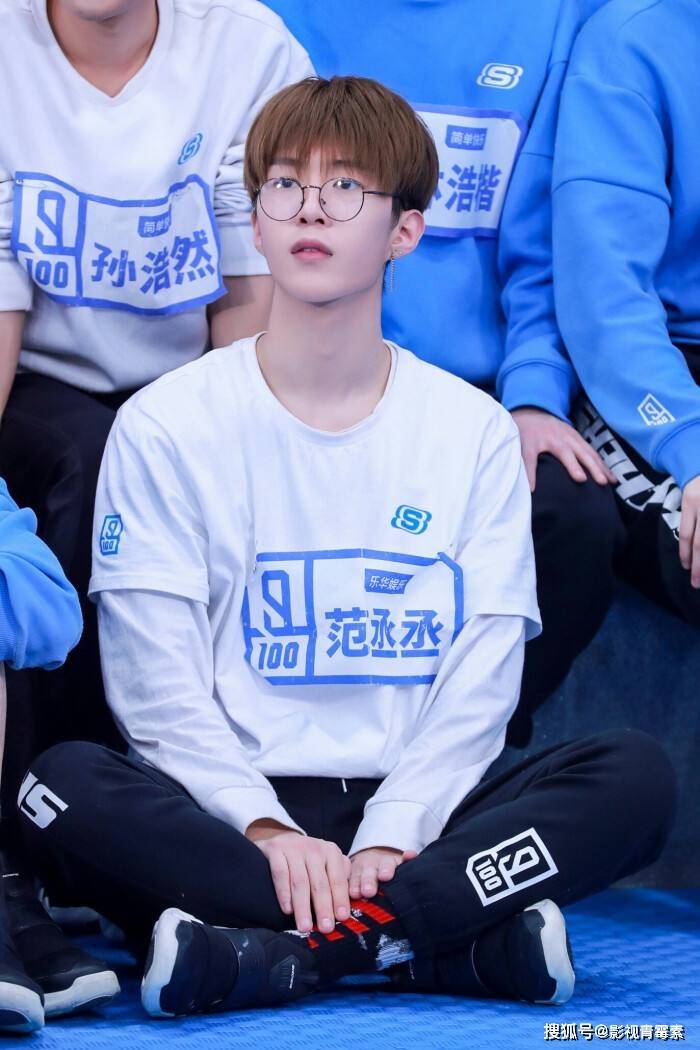 后,洪欣带张镐濂与闺蜜聚会,或许会毁了儿子的前途_范丞丞_带着_微博