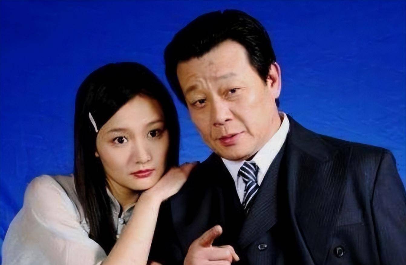 寇世勋:坐拥一妻一妾,两个女人和谐相处,全靠他楼上楼下来回跑_崔瑶琪