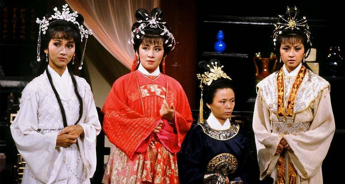 她可不仅仅是大气的白娘子,还是第一个周芷若俏皮亮相_经典_上海滩_冯