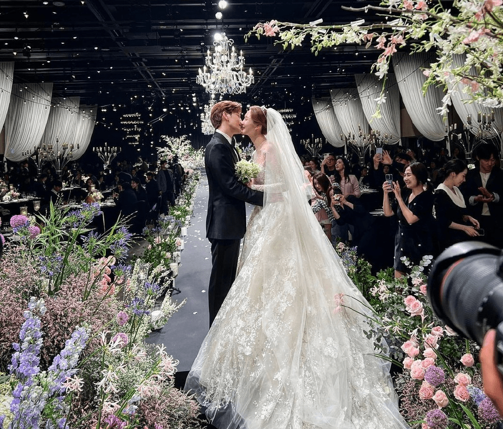 戶外婚禮佈置- 紅黑金色系嵐山驛站露營區– SHIMMER 微光花藝, image size:1024x873