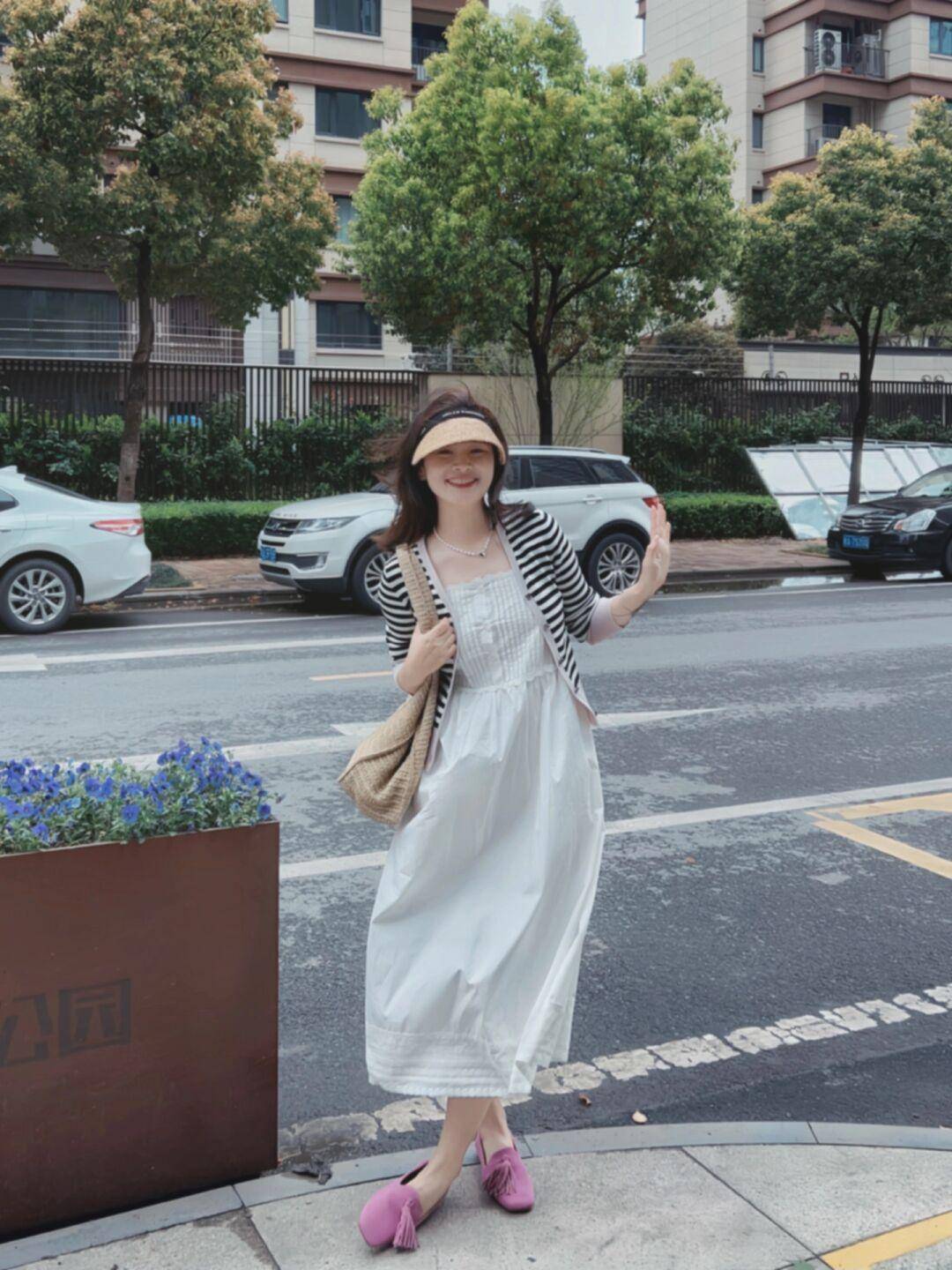 五一出游穿搭指南,"衬衫裙"今年最流行,遮肉增高,上身很时髦