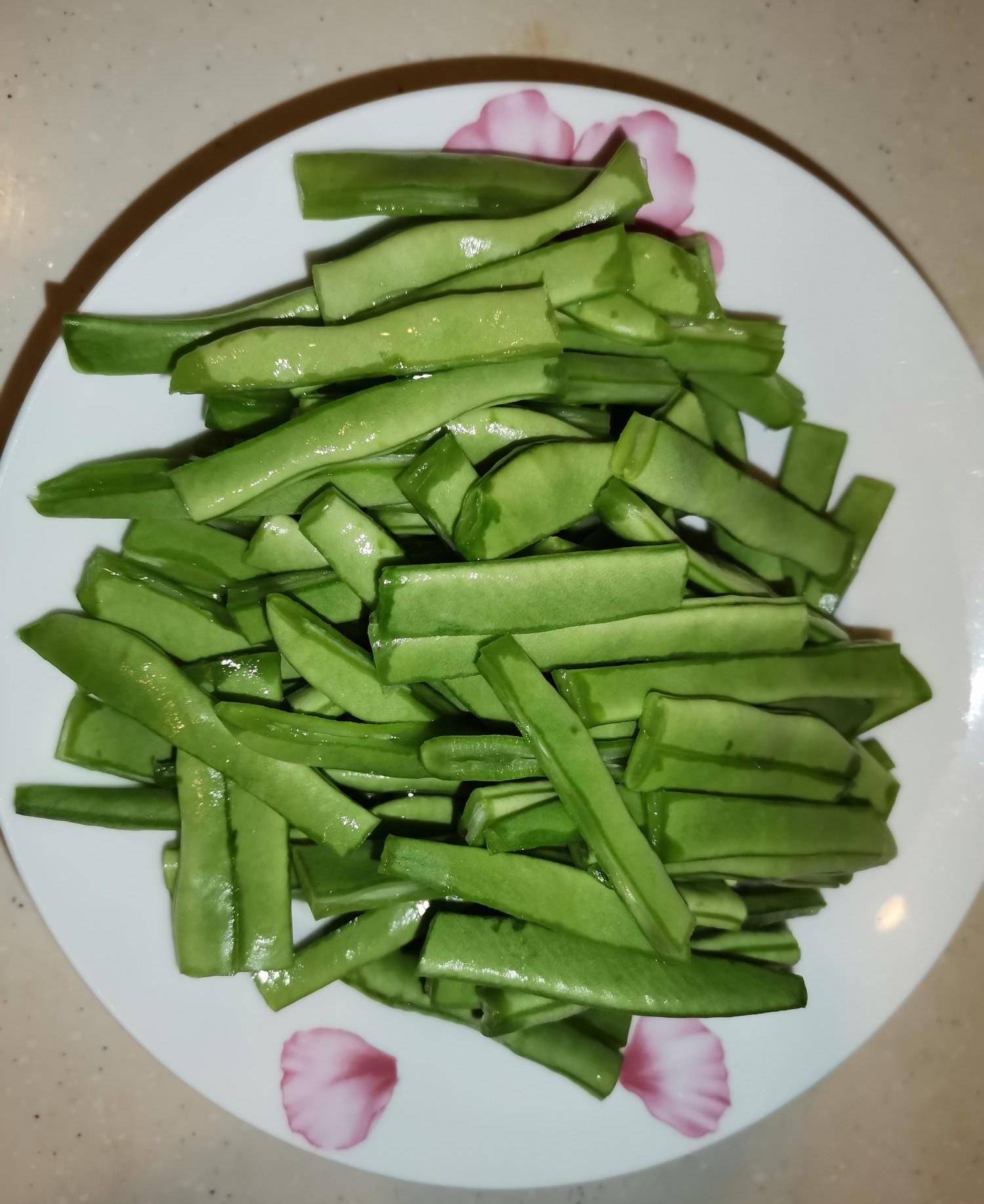 扁豆角怎麼炒才入味好吃 扁豆角怎麼炒好吃要過一下熱水嗎