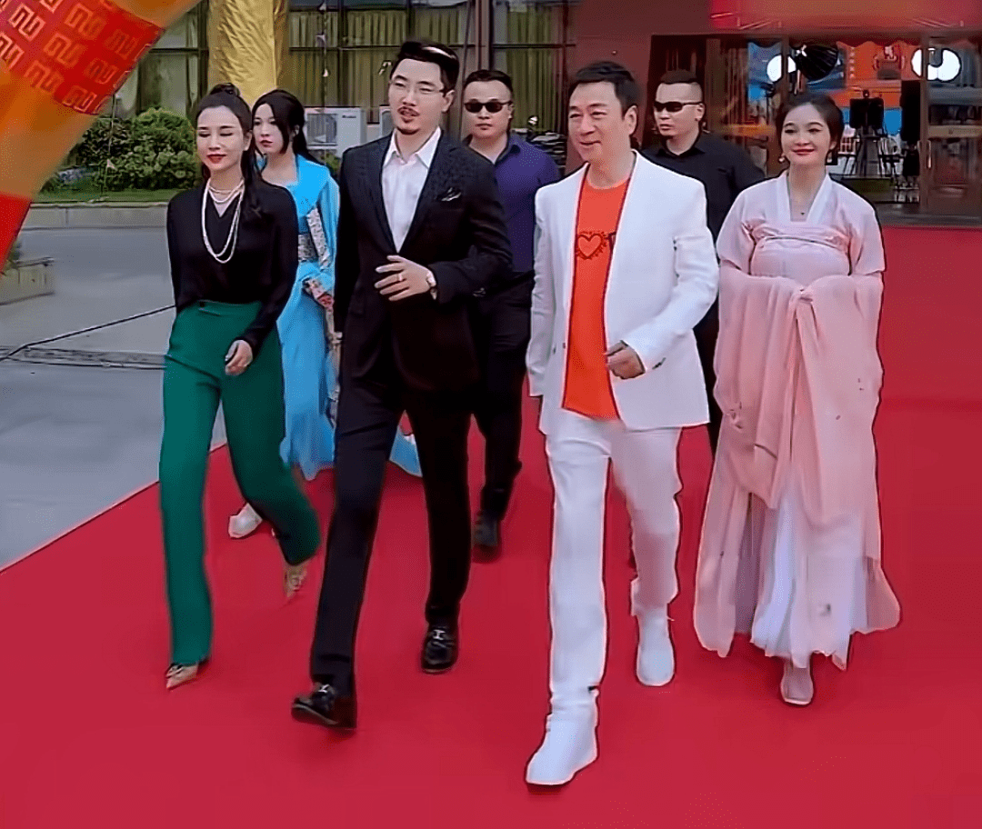 国岳邀请了汤镇业,陈浩民,陈志朋,黎耀祥,黄海冰,许绍洋和孙耀威等