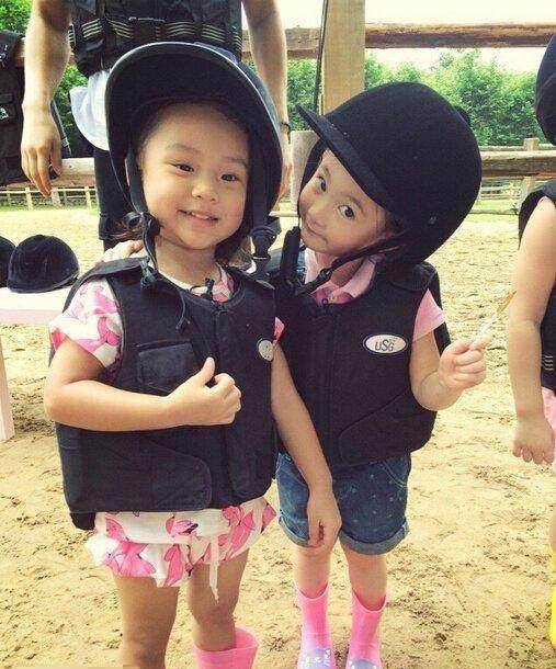 5岁甜馨6岁奥莉,3年时间,一个变成公主,一个成知性美人鱼?