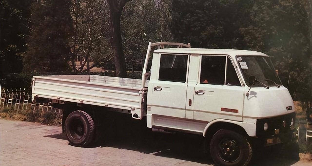 天津雁牌tj130型双排座加长马槽客货车专案组随即顺着这条线索找到了