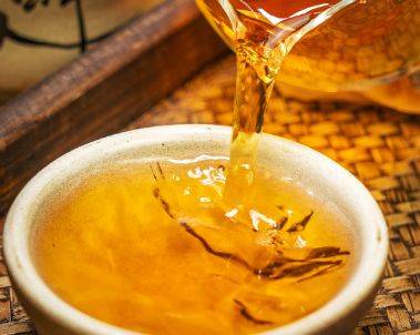 普洱茶生熟之争：品鉴生熟普洱，你需要知道的一切（普洱茶生熟有什么区别）
