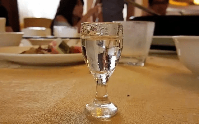 往下看酒桌文化可别闹了笑话_说法_主人_的地区