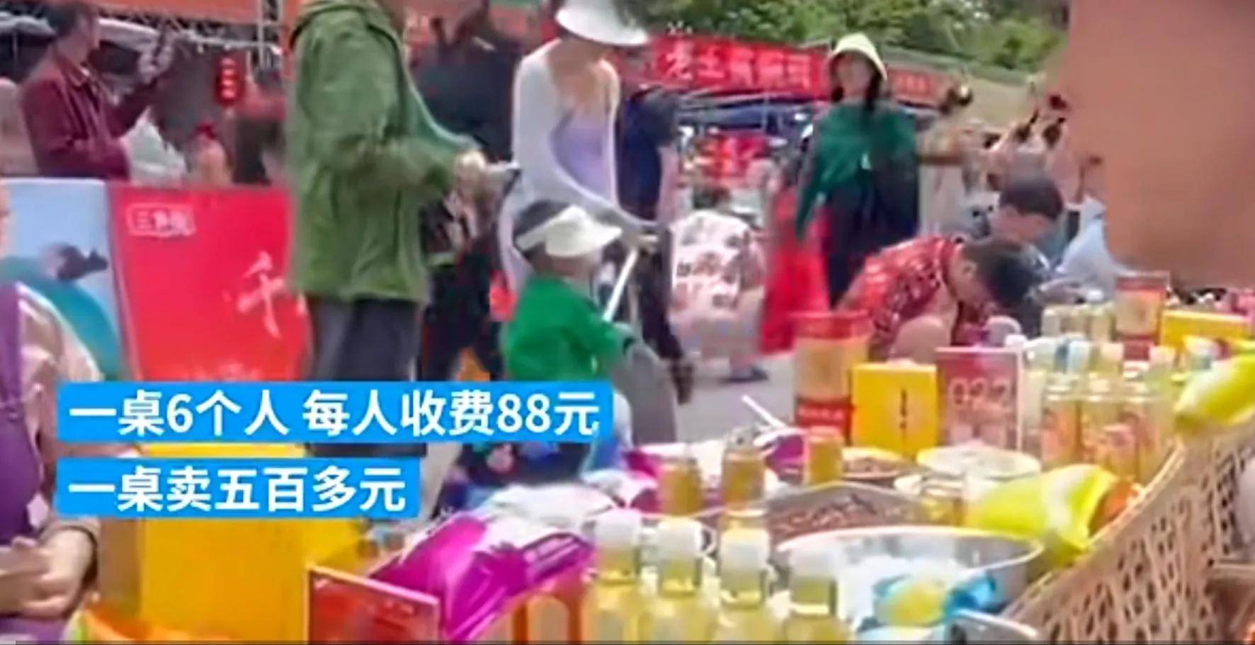 长街宴“一桌八个菜仅一个荤菜卖528元”，游客是否应该忍受？-长街宴是什么时候