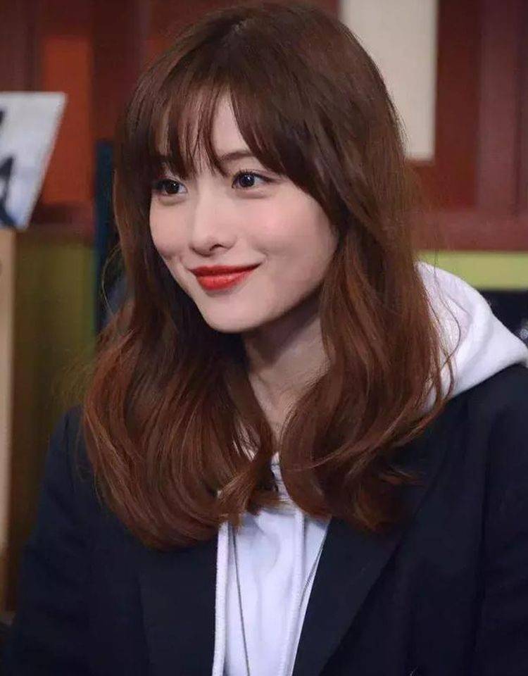 刘涛带火的"大波浪卷发",很适合四五十岁的女人,洋气又减龄!