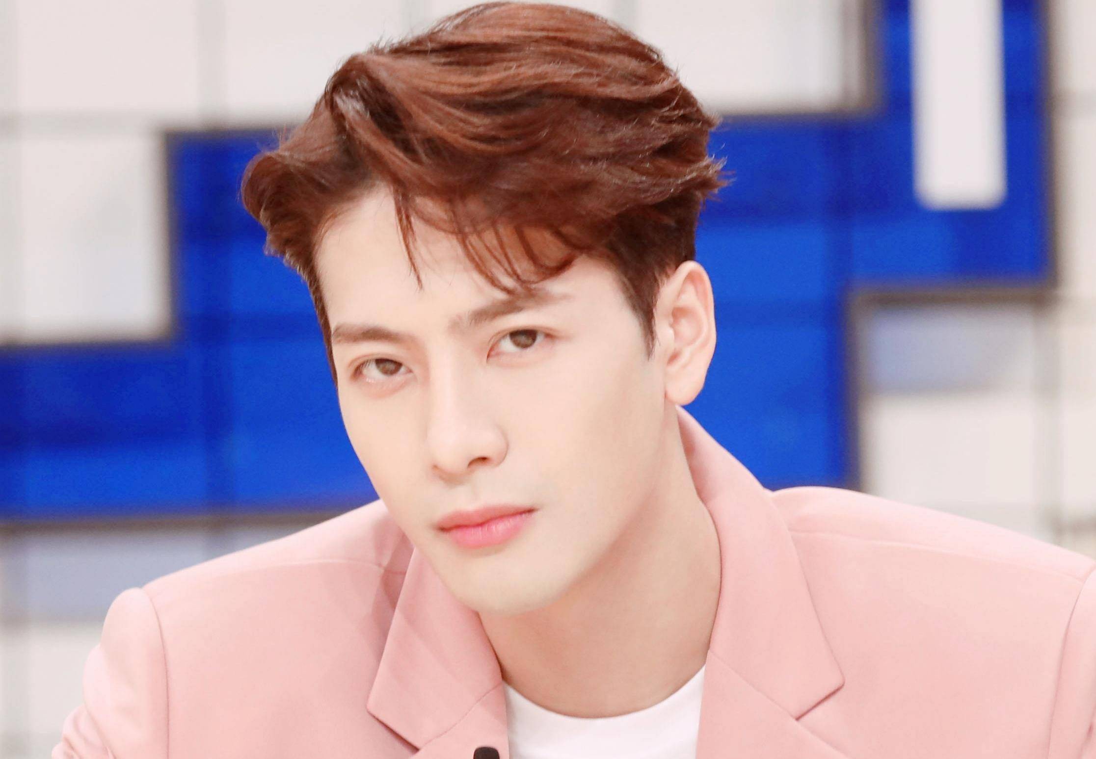 何炅一幕被抹杀,王嘉尔被赶马!这一季的《拜冰》有多少个名额?