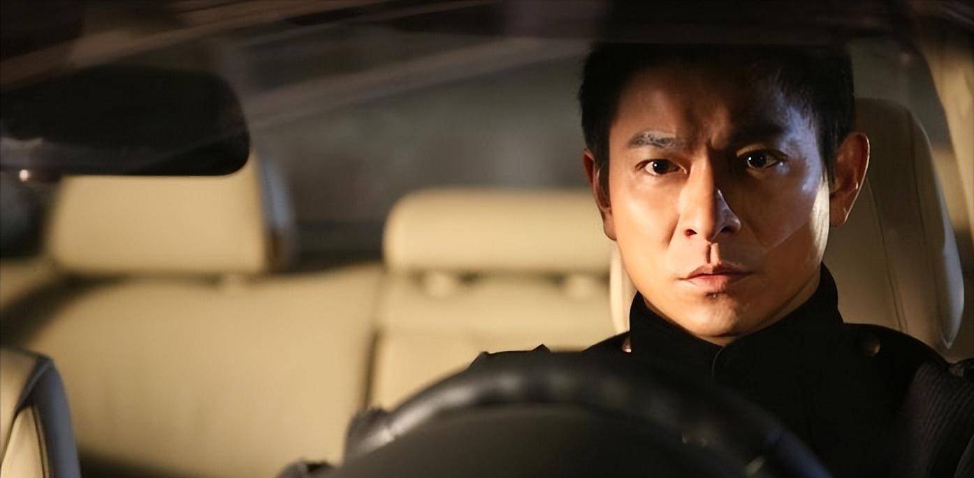 电影《未来警察》中的时光流转,体现了怎样的人生百态?