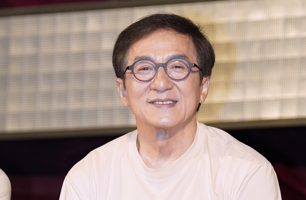 成龙接受央视采访,谈与年轻人语言脱节,坦言听不懂年轻人的话_电影界