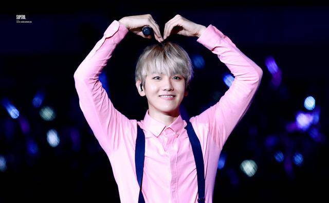 他在考场上被sm公司星探发现,直接空降顶级男团成大势爱豆_边伯贤