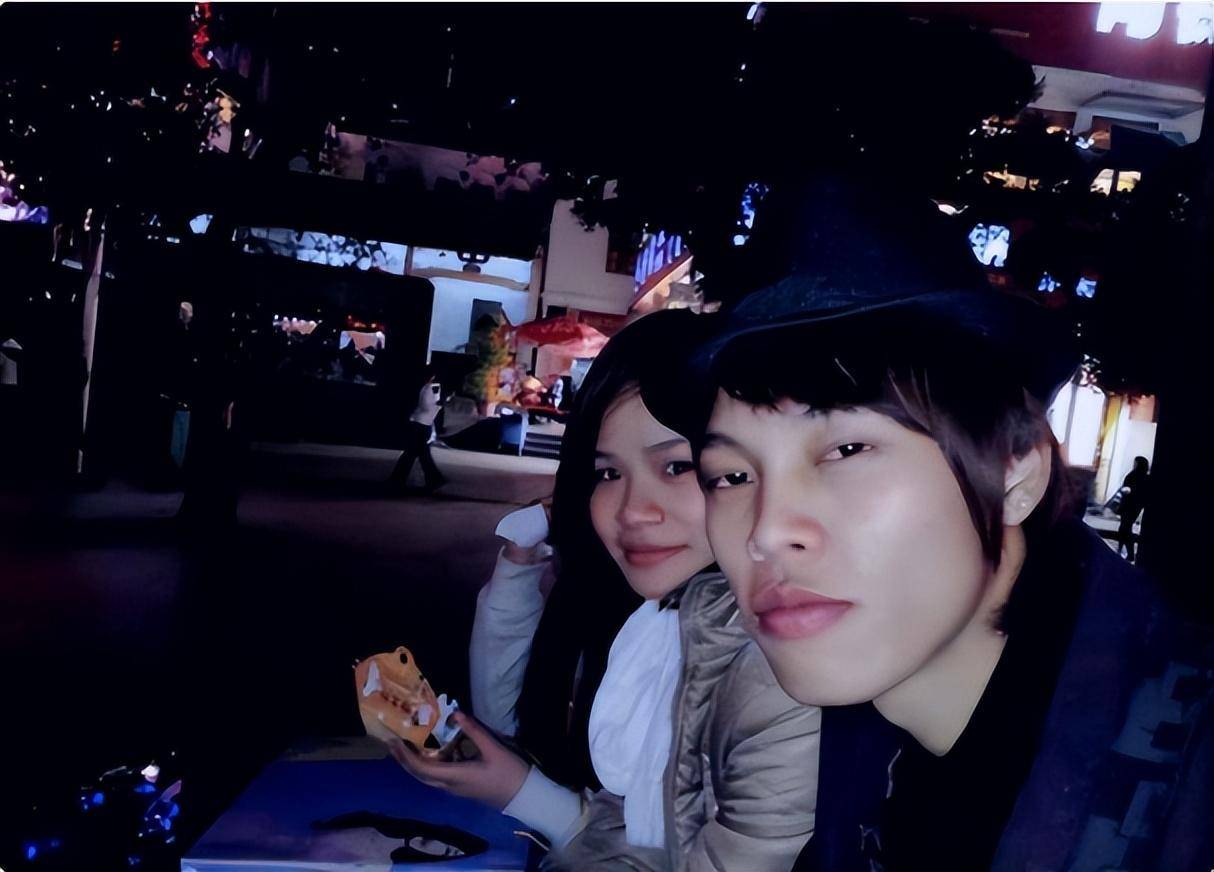 妻子走了,"三儿"也跑了,曾一首歌狂赚一亿的卢大雨怎么样了?