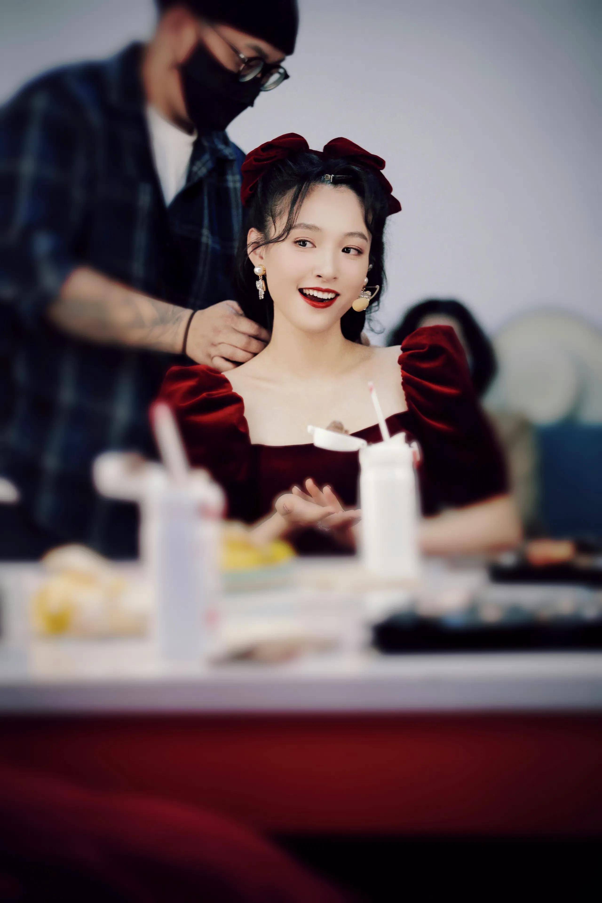 不幸的婚姻毁掉了她所有自信,如今分手的她能乘风破浪重拾自信_吴倩