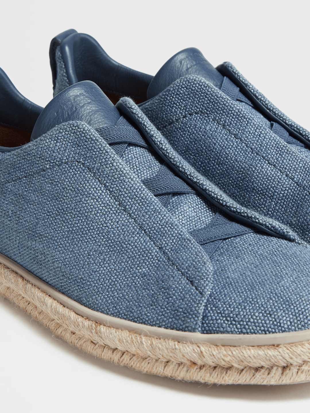 全新亚麻草编款杰尼亚xxx鞋一直以来,zegna品牌以永不褪色的奢华体验