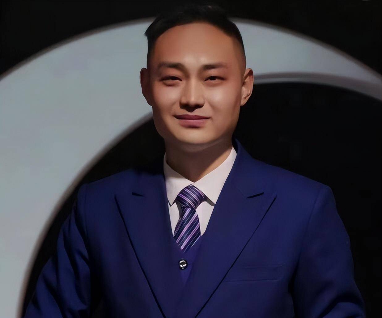 32岁主持人张涛不幸去世,知情人曝全过程:到家后晕倒_工作_婚礼_因为