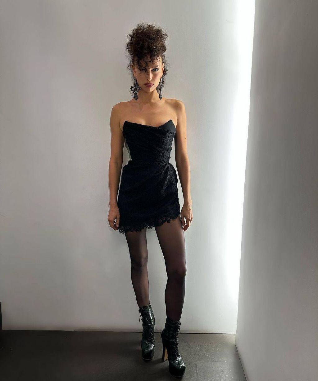 分手后的她年薪依旧上千万,网友怀疑她怀孕了_伊莲娜_高跟鞋_活动