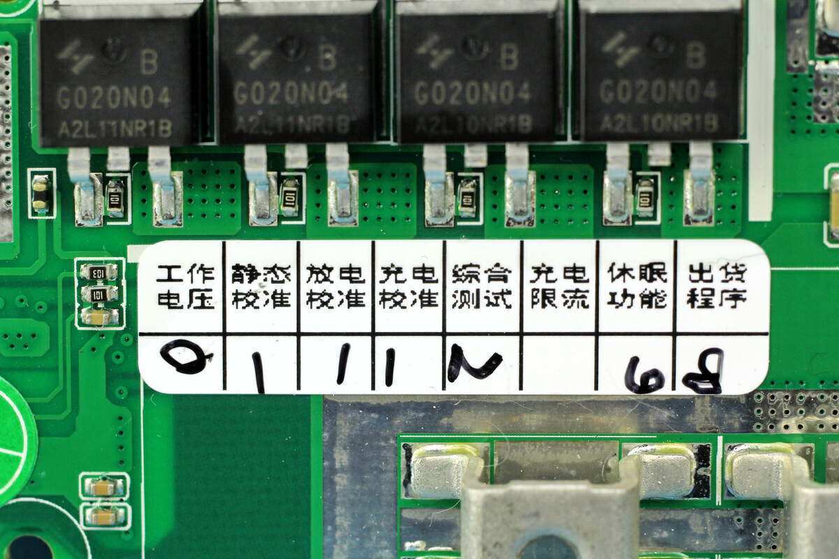 el357n光耦用於隔離通信.兩顆led指示燈用於工作和報警指示.