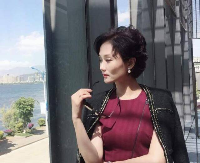 "儿子"是当红明星,女儿是奥运冠军,55岁的她堪称人生赢家_李颖_生活