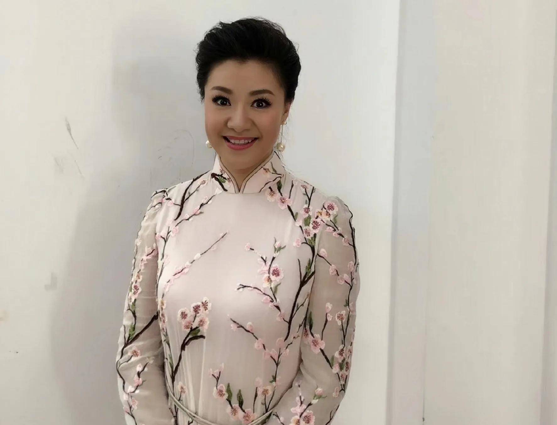 王丽达:女子歌唱家努力多年后,嫁给了妈妈的偶像,获得幸福生活_唐子兴