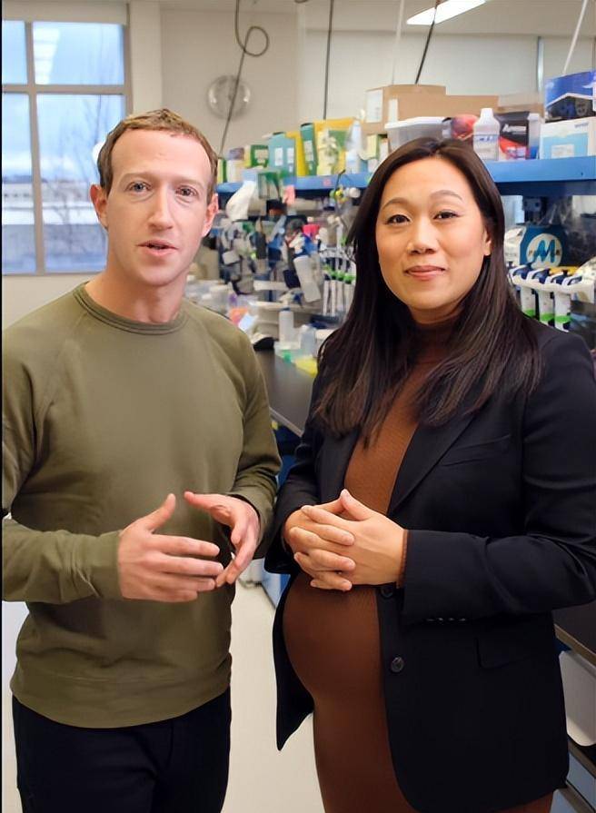 其实,作为facebook的老大,扎克伯格的作风也是如此.