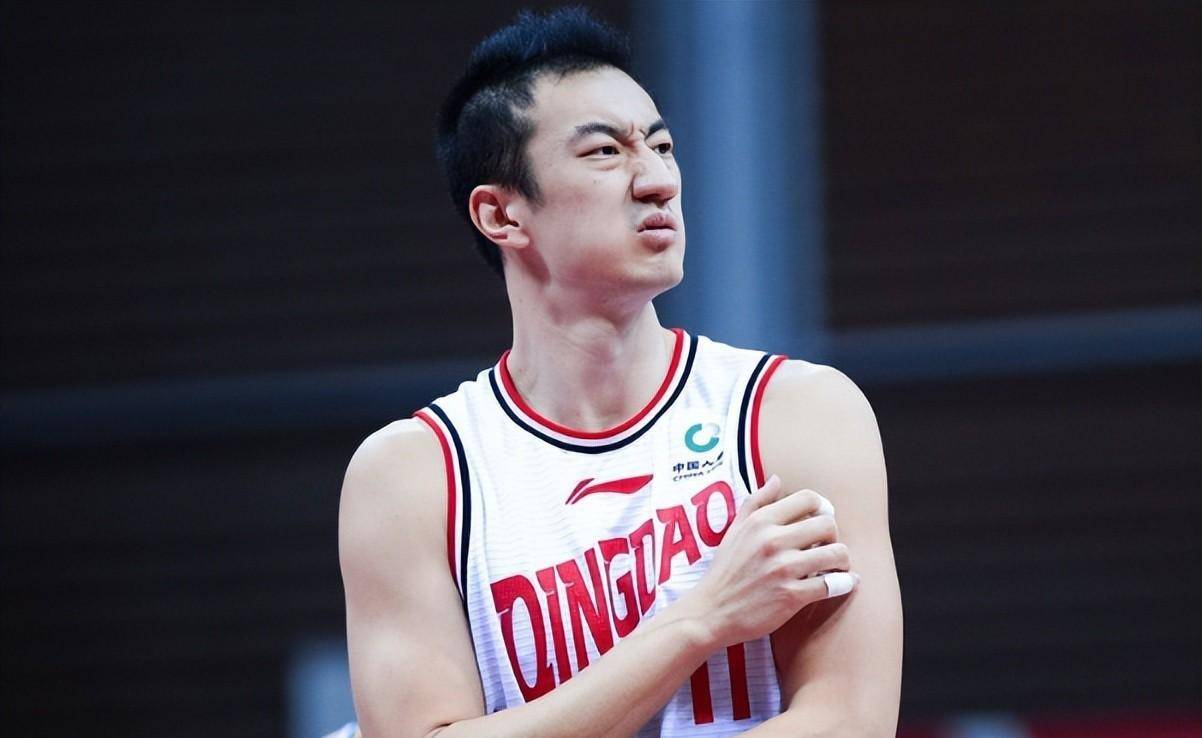 缘获得上场时间,其实球迷也很清楚,邵英伦只是青岛队引进欧俊焕的筹码