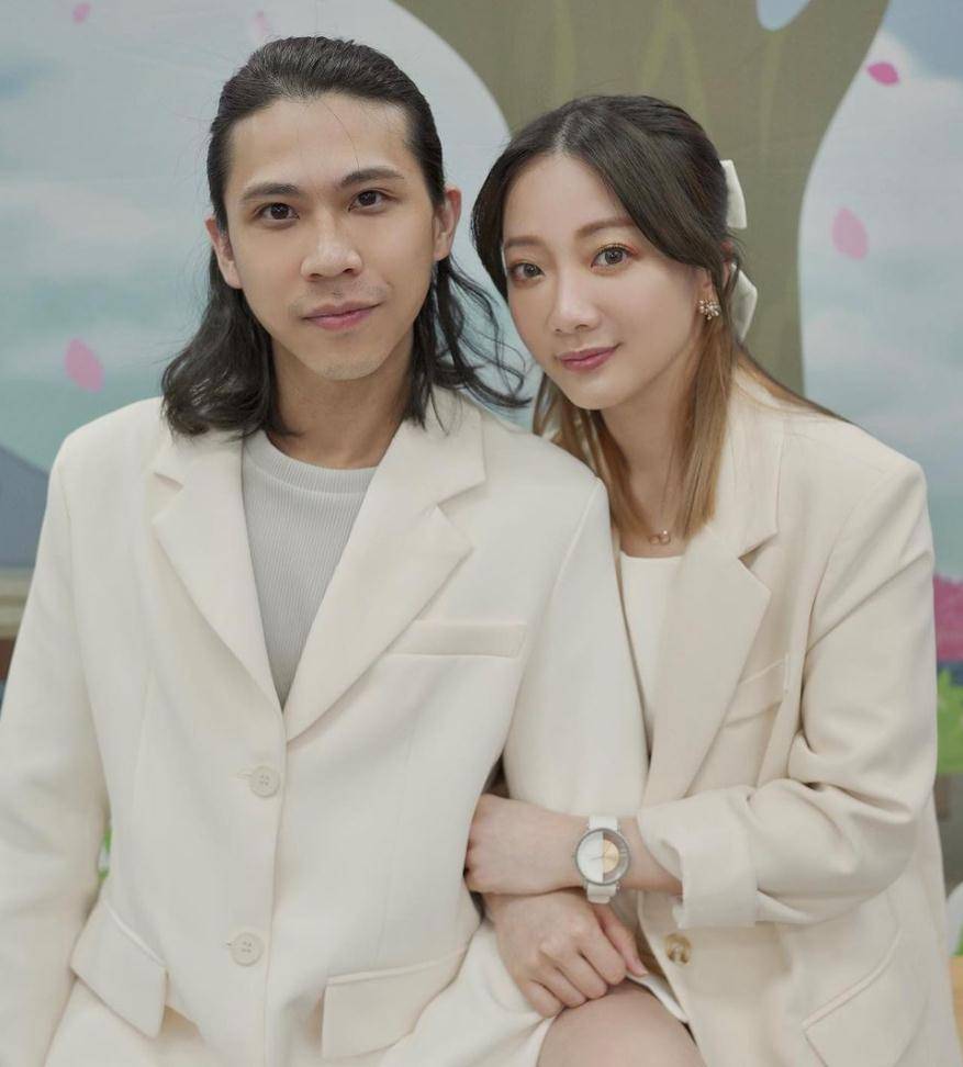 娱乐- 黑涩会的玉兔结婚了 情定7年导演男友:手牵手走向未来的道路