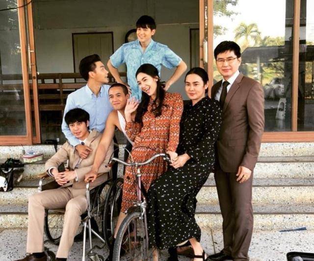 bella和james的《囚笼》首播备受好评,婆媳吵架上演宅斗_剧中_演技