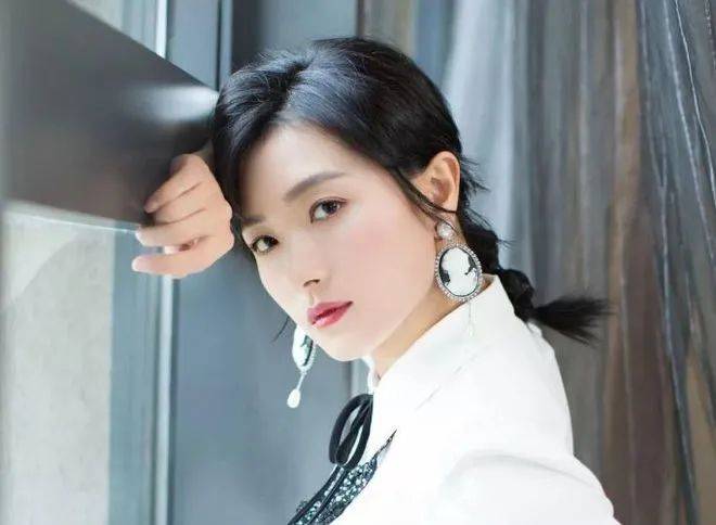 她是"最干净"的女演员,因7次拒绝导演要求被封杀,如今凭实力走红_万茜