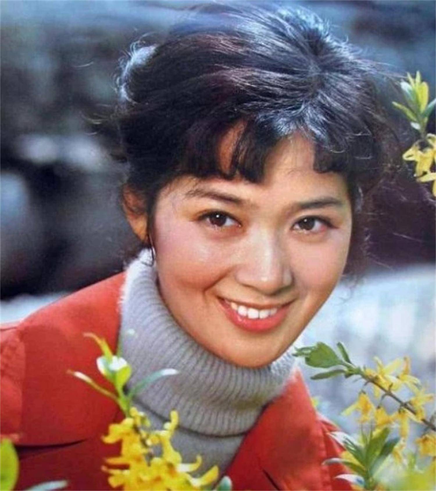 80年代女子演员龚雪,因流氓案断送演艺生涯,远走国外后过得怎样_因为