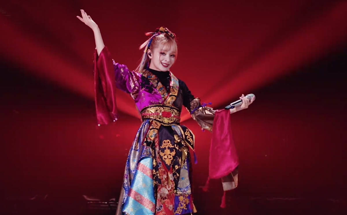 让人想不到的是,美依礼芽凭借初舞台的一曲《极乐净土》直接杀出重围