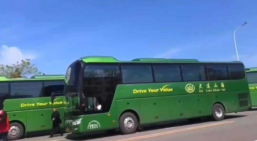 山海集团斥资近亿元订购百辆豪华旅游大巴_服务_发展_游客