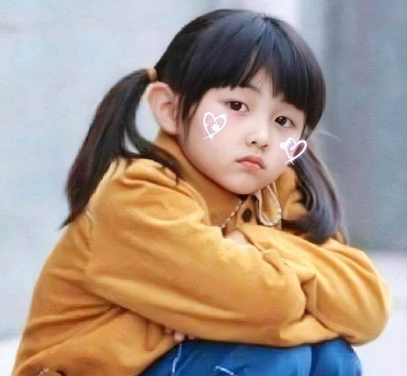 张子枫并没有因为自己是艺术生而放弃了学业,当年高考艺考的成绩也频