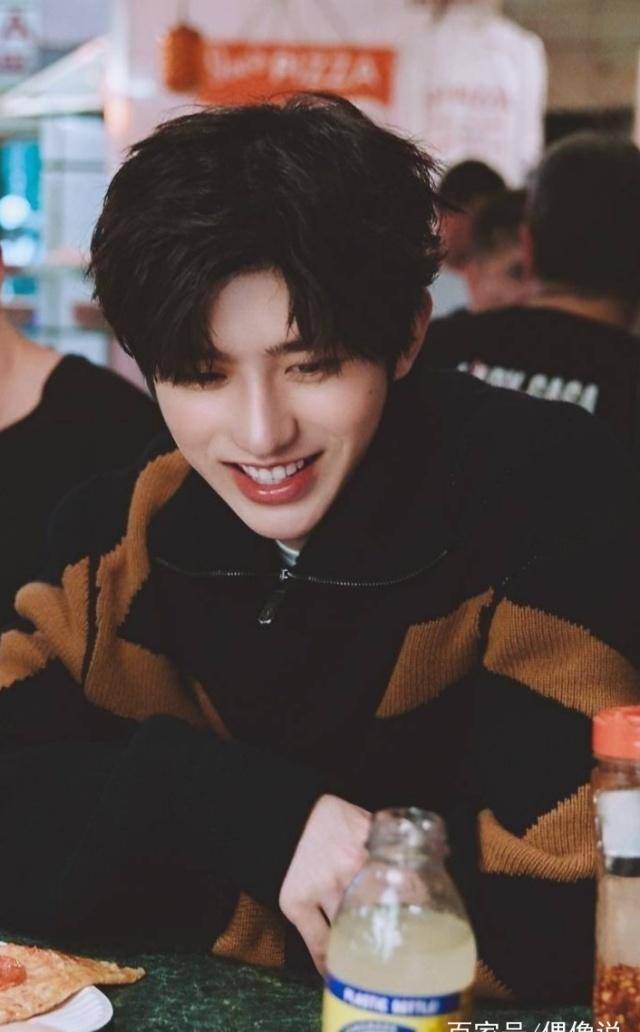 蔡徐坤没红的时候对粉丝们有个承诺,现在粉丝却不希望他兑现!