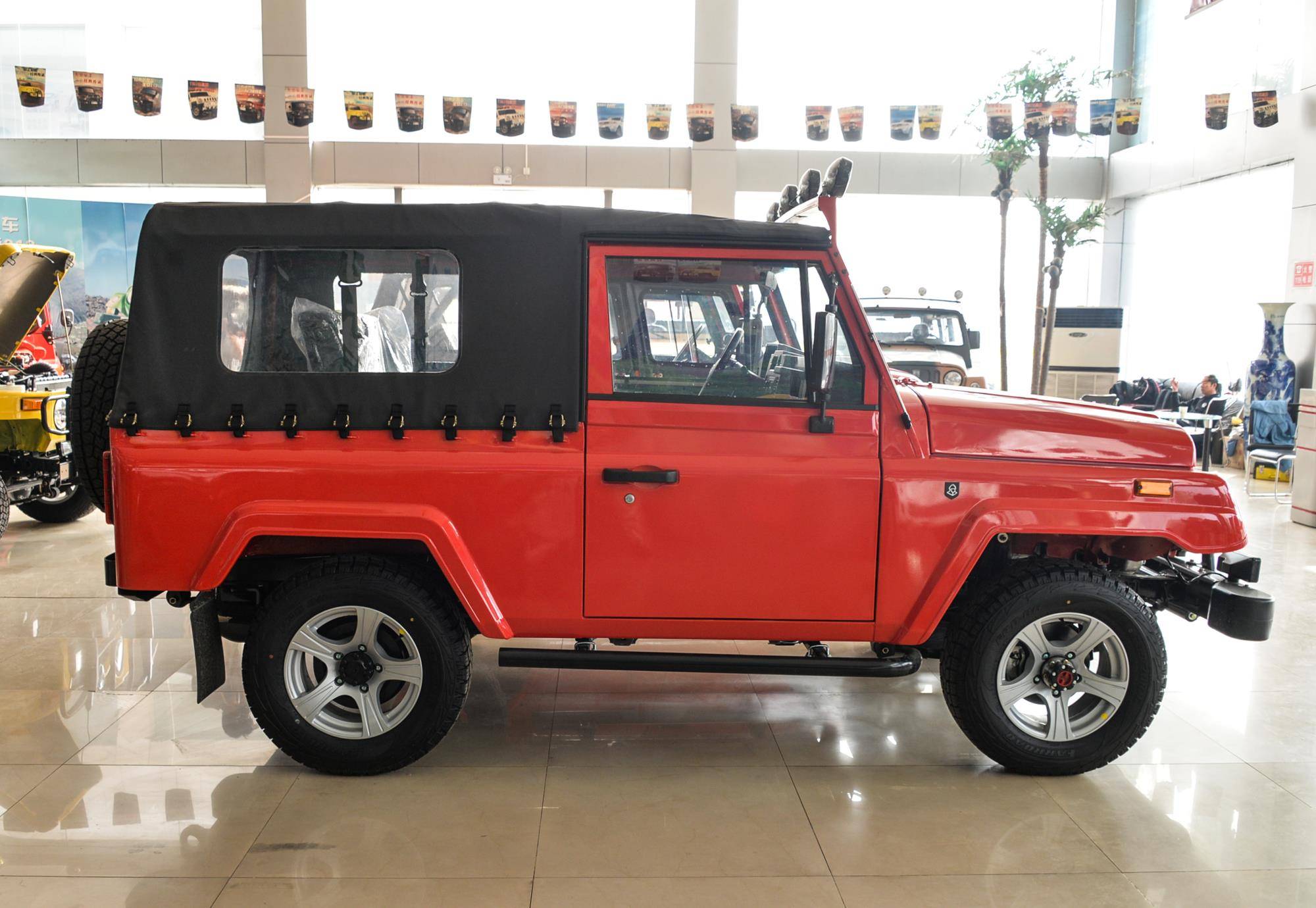 2023款"北汽战旗"震撼登场,满足国六标准,内饰终于学聪明了!