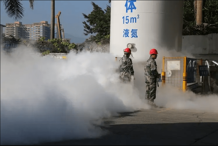 不要直接接觸洩露物;避免洩露液體流入其他密閉有人的工作空間,儘可能