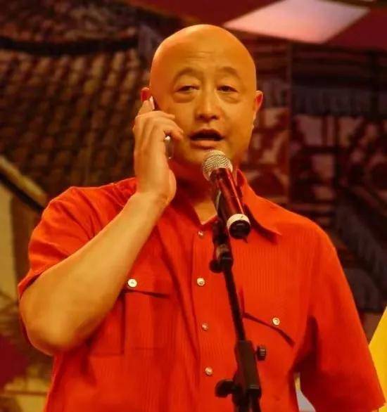 "相声大师"陈寒柏:看不起郭德纲,认6个干爹,和女子父女相称