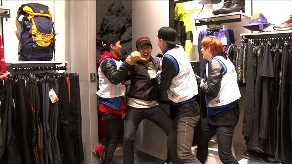 看着这个游戏模式,有点让人梦回2013年exo全员11人参加韩国runningman