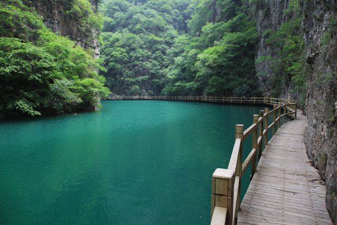 青龙峡位于河南省焦作市,有"云台山第一大峡谷"的美誉_溶洞_景区_底部