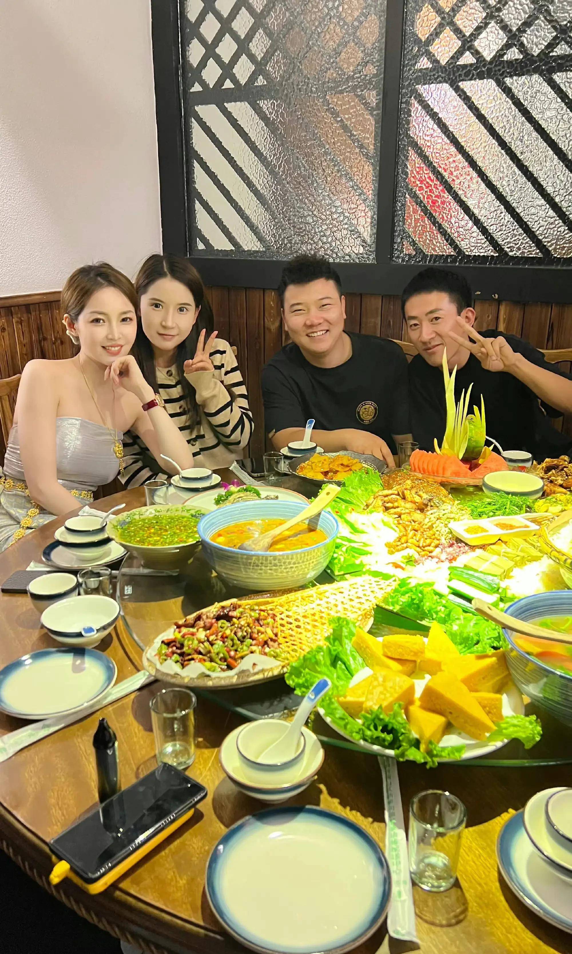 美女裁判王钟瑶聚餐照曝光!
